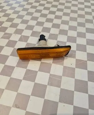 BMW 3 E36 Front fender indicator light 8360205 63138357049