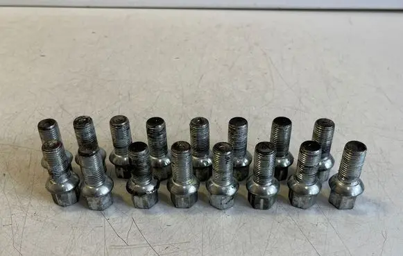 Volkswagen T-Roc Nuts/bolts