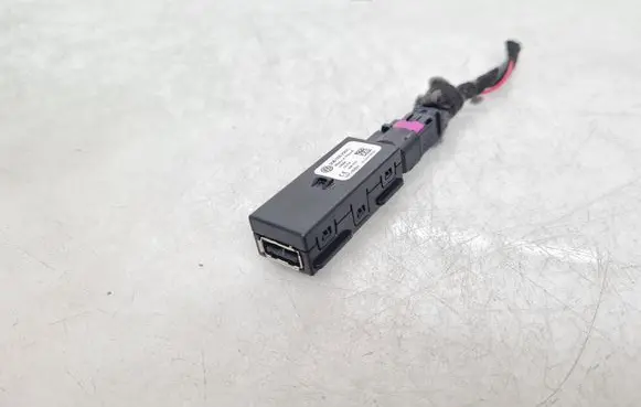 Skoda Octavia Mk3 (5E) USB socket connector 5Q0035726C