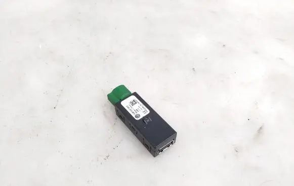 Skoda Karoq USB socket connector 5Q0035726E