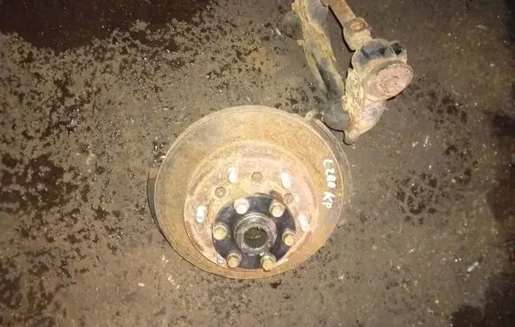 Mitsubishi L200 Front wheel hub