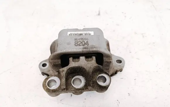 Buick Encore I Engine mount bracket 95418204 573AYB00B