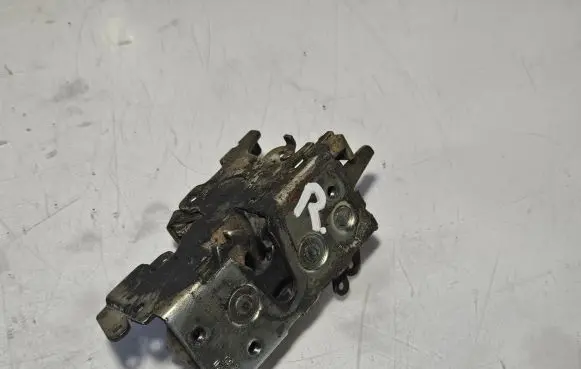 Volkswagen II LT Front door lock 9017200235