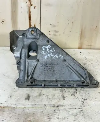 BMW 3 E90 E91 Engine mounting bracket 6770052 22116770052