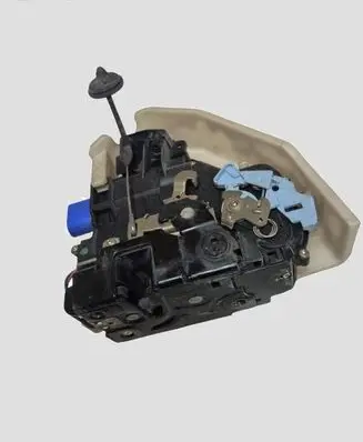 Volkswagen Golf V Rear door lock