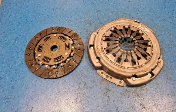 Renault Clio III Clutch pressure plate 3082634024