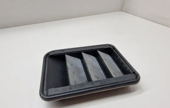 BMW i3 Quarter panel pressure vent 9201647