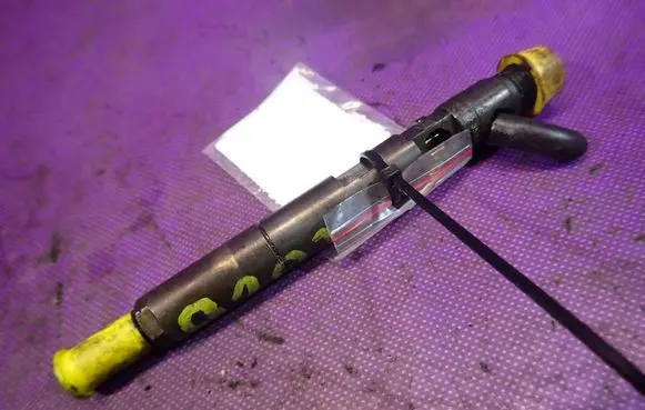 Renault Scenic II - Grand scenic II Fuel injector