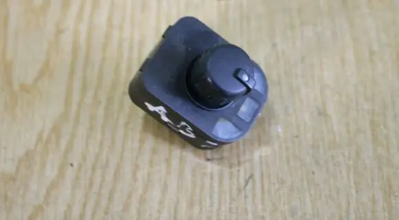 Audi A4 S4 B6 8E 8H Wing mirror switch 8E0959565