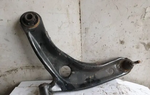 Toyota Yaris Front lower control arm/wishbone