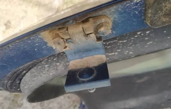 Volkswagen Golf VI Tailgate/trunk/boot hinge
