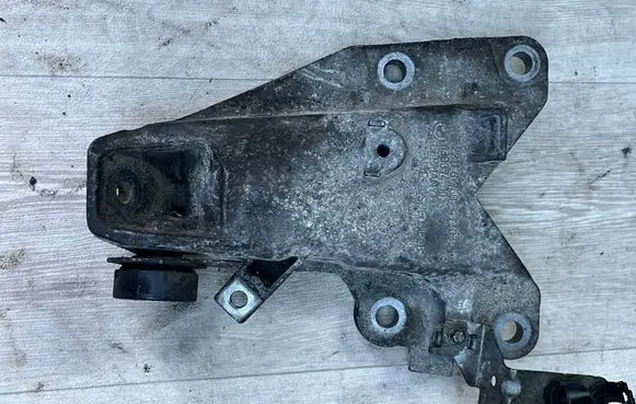 BMW 3 E92 E93 Engine mounting bracket 6760317 22116760317