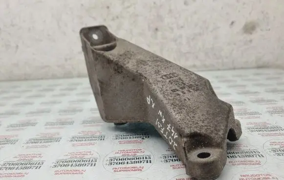 Seat Exeo (3R) Engine mounting bracket 8E0199307A