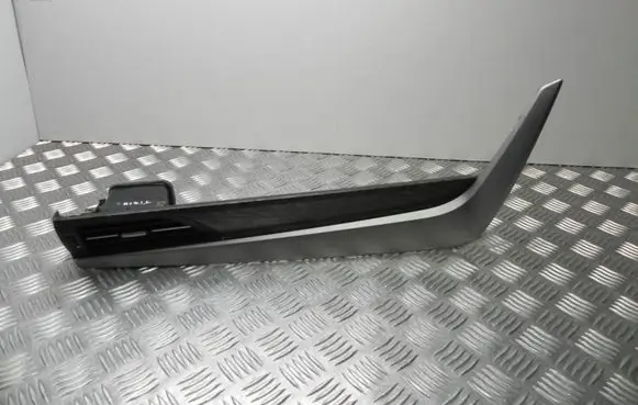 Radio/GPS head unit trim