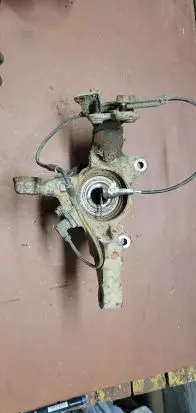 Toyota Corolla Verso E121 Front wheel hub