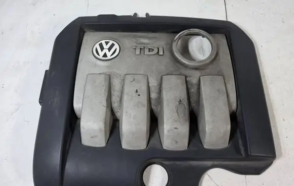 Volkswagen Golf V Engine cover (trim) 03G103925AA 03G103925AB 4040