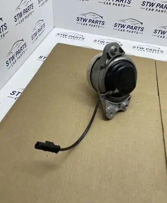 Mercedes-Benz GLC X253 C253 Engine mount bracket 2532400700