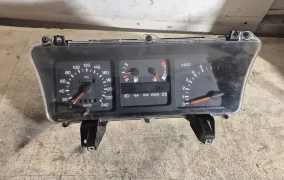 Ford Sierra Speedometer (instrument cluster) 83BB10B885