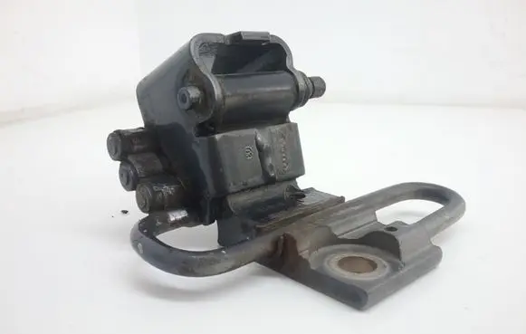Audi A4 S4 B6 8E 8H Front door lower hinge 8E0831412