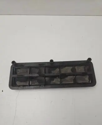 BMW 5 E34 Quarter panel pressure vent 64221946028