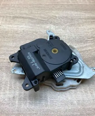 Toyota Avensis Verso Air flap motor/actuator 0637008610 12V7E