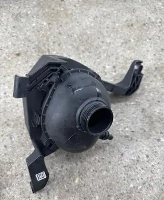 Coolant expansion tank/reservoir