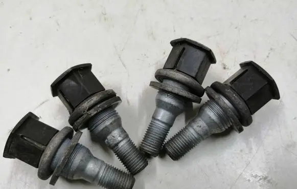 Opel Corsa F Nuts/bolts 