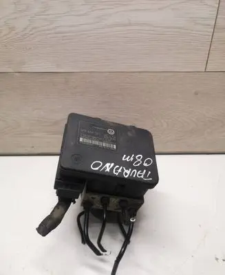Volkswagen Touran I ABS Pump 1K0614517AC 10096003623 00004427G3