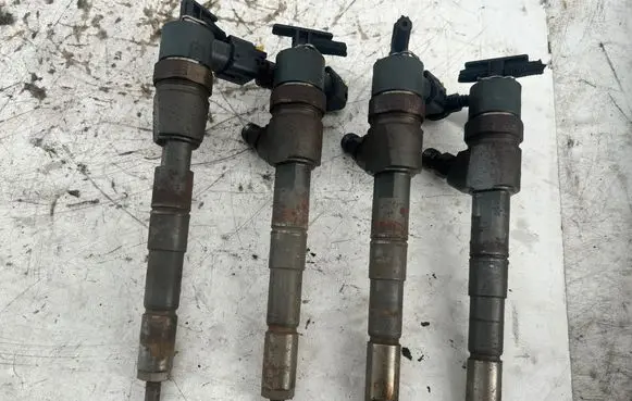 Opel Insignia A Fuel injectors set 0445110327