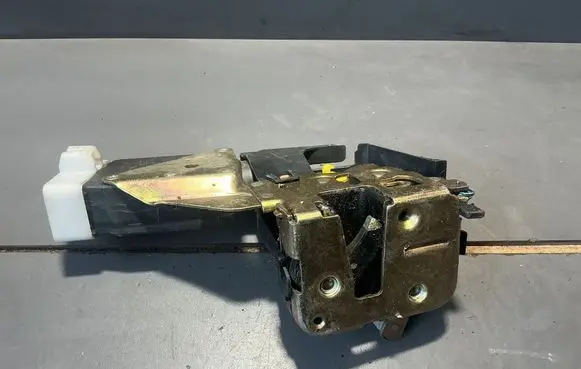 Mitsubishi Space Star Front door lock 