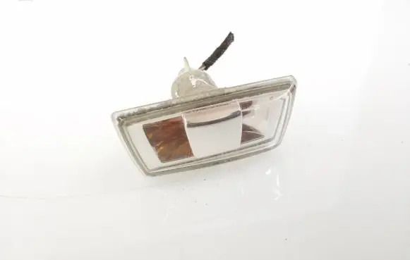 Opel Zafira B Front fender indicator light 13252455