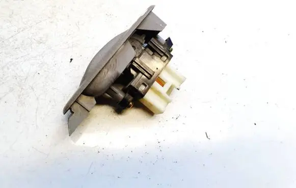 Mazda Premacy Electric window control switch 3582v97 358-2v97
