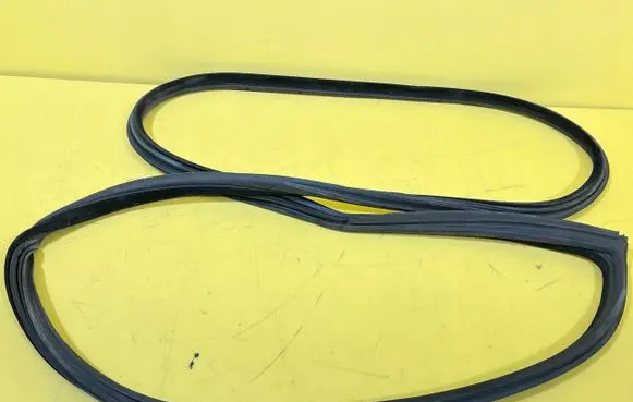 BMW 3 E92 E93 Rubber seal loading door 