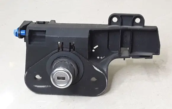 Opel Corsa C Tailgate exterior lock 13168317 13168316