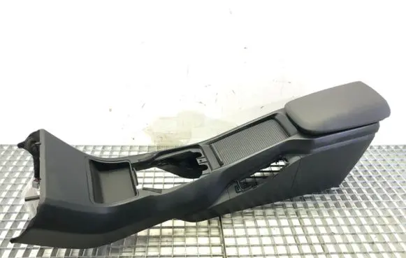 Volvo V40 Center console 