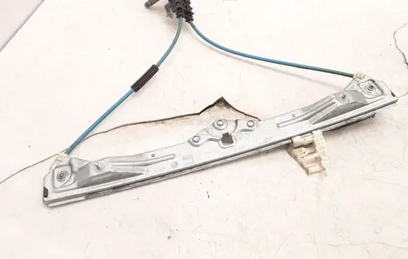 Rear door manual window regulator