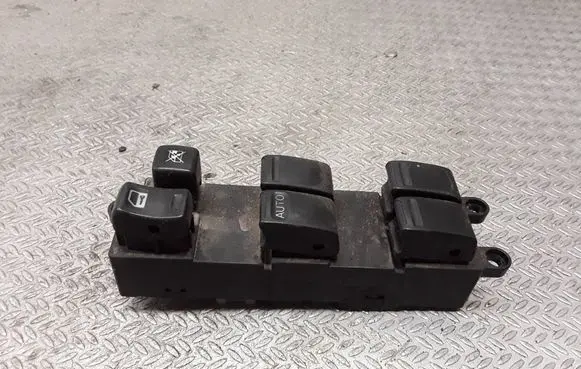 Nissan X-Trail T30 Electric window control switch 