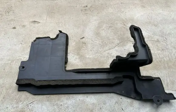 Volkswagen Tiguan Intercooler air guide/duct channel 