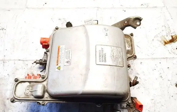 Voltage converter inverter