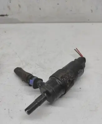 Volkswagen PASSAT B6 Headlight washer pump 3B7955681 1J0973722A 001016