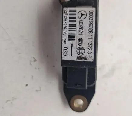 Mercedes-Benz E W211 Airbag deployment crash/impact sensor 2208204426 0003993281110 002821