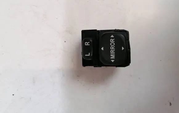 Toyota Corolla Verso E121 Wing mirror switch 183574