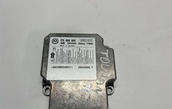Volkswagen Touran I Airbag control unit/module 1T0909605 5WK43150 05H21S12