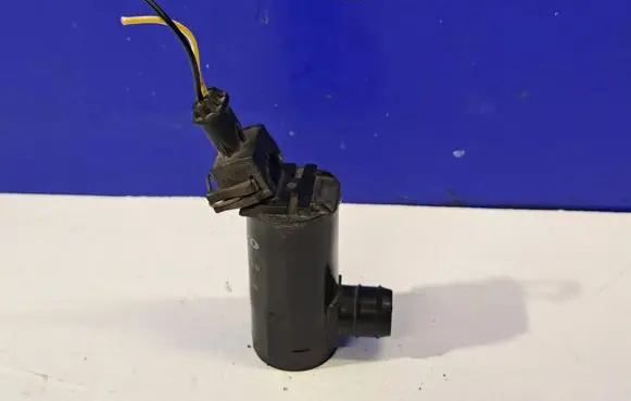 Volvo S80 Windscreen/windshield washer pump 9169611