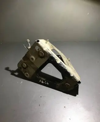 Audi A6 S6 C6 4F Fender mounting bracket 4F0821135