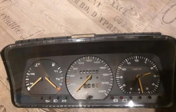 Volkswagen PASSAT B3 Speedometer (instrument cluster) 357919059 357919033AJ