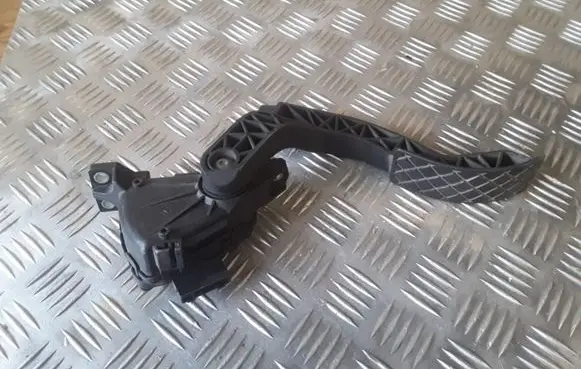 Audi A4 S4 B5 8D Accelerator throttle pedal 8D1721523F 6PV00837603