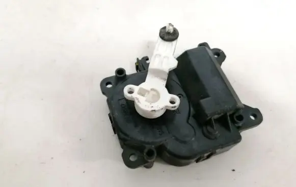 Toyota Urban Cruiser (XP110) Air flap motor/actuator 0638000181 063800-0181