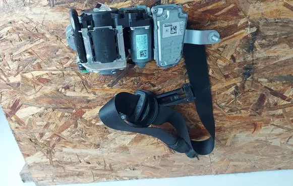 Mercedes-Benz E W212 Front seatbelt A2128607685 610035800D A07303113