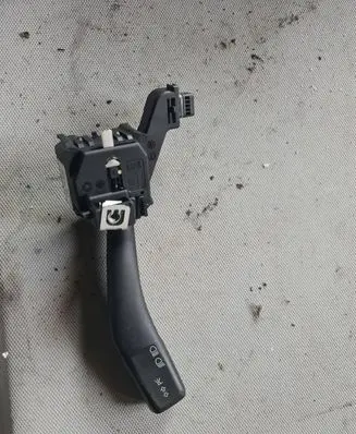 Volkswagen PASSAT B7 Indicator stalk 1K0953513 0110350003